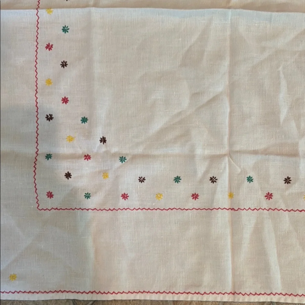 Tablecloth Vintage Embroidered Small White Tablecloth with Colorful Accents
